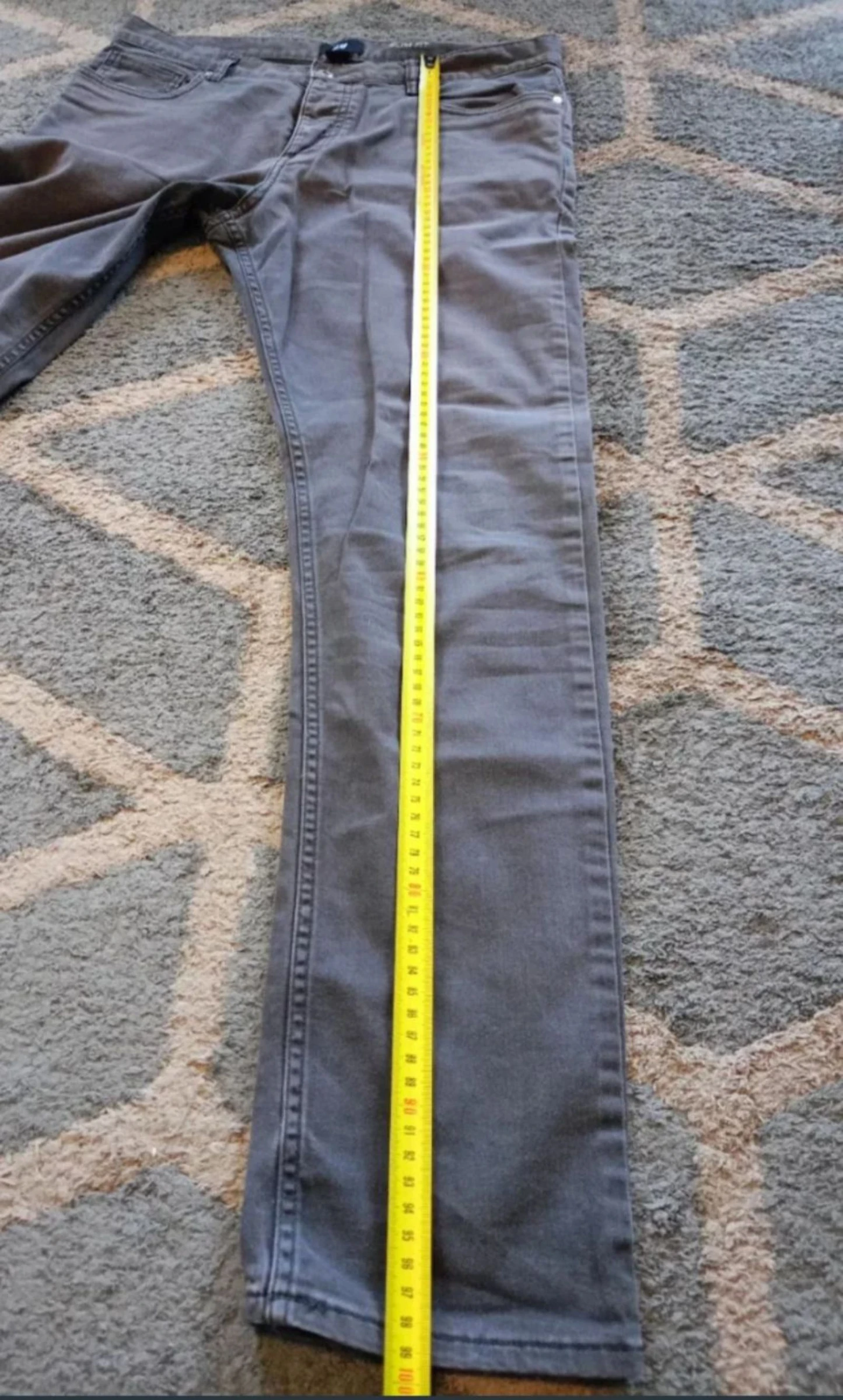 Calça jeans de corte slim fit da marca H&M. – photo 6